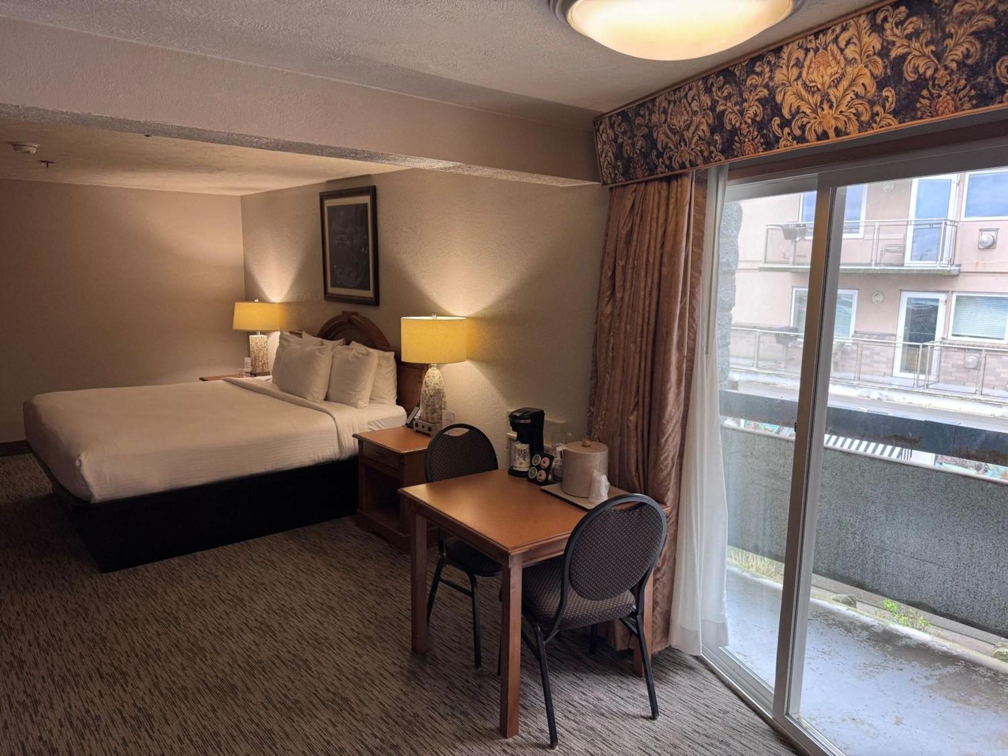 Promenade Inn & Suites Oceanfront Seaside Extérieur photo